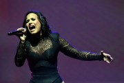 Деми Ловато (Demi Lovato) 'Honda Civic Tour Future Now' at KFC YUM! Center in Louisville, 29.07.2016 (20xHQ) 22c187500234618