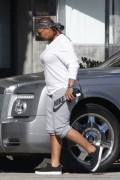 Куин Латифа (Queen Latifah) grabs a quick bite to eat at Au Fudge Restaurant in West Hollywood, 21.04.2016 (12xHQ) 5fe6ab500612885