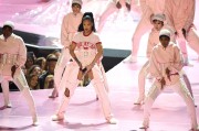рианна - Рианна (Rihanna) MTV Video Music Awards in New York City, 28.08.2016 (27xHQ) Ae3e04503766137
