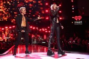 Майли Сайрус (Miley Cyrus) Performing with Billy Idol at the 2016 iHeartRadio Music Festival in Las Vegas, 23.09.2016 (81xHQ) 209c9f506979889