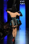 Дита фон Тиз (Dita von Teese) Jean Paul Gaultier Haute Couture SS 2014 (38xHQ) 54780f506977752
