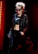 Майли Сайрус (Miley Cyrus) Performing with Billy Idol at the 2016 iHeartRadio Music Festival in Las Vegas, 23.09.2016 (81xHQ) 67ddf2506979846