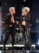Майли Сайрус (Miley Cyrus) Performing with Billy Idol at the 2016 iHeartRadio Music Festival in Las Vegas, 23.09.2016 (81xHQ) 3279e1506980804
