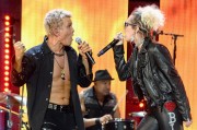 Майли Сайрус (Miley Cyrus) Performing with Billy Idol at the 2016 iHeartRadio Music Festival in Las Vegas, 23.09.2016 (81xHQ) 3fe752506980915