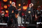 Майли Сайрус (Miley Cyrus) Performing with Billy Idol at the 2016 iHeartRadio Music Festival in Las Vegas, 23.09.2016 (81xHQ) 6ea357506980442