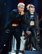 Майли Сайрус (Miley Cyrus) Performing with Billy Idol at the 2016 iHeartRadio Music Festival in Las Vegas, 23.09.2016 (81xHQ) A654bc506981077