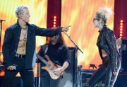 Майли Сайрус (Miley Cyrus) Performing with Billy Idol at the 2016 iHeartRadio Music Festival in Las Vegas, 23.09.2016 (81xHQ) Aad60e506981002
