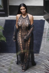 Ким Кардашян (Kim Kardashian) на модном показе Balmain в Париже (Balmain | Spring Summer 2017), 29.09.2016 (13хHQ) 897d0c507320124