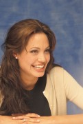 Анджелина Джоли (Angelina Jolie) Beyond Borders press conference (2003) 5f6555508458367