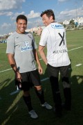 Хью Джекман и Роналдо (Ronaldo, Hugh Jackman) Corinthians Training Session in Sao Paolo, 2009 (3xНQ) D79931510383518
