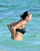 Дженнифер Коннелли (Jennifer Connelly) Seen on the beach in Formentera, 18.08.2016 - 41xHQ 390b9c510997288