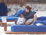 Дебра Мессинг (Debra Messing) is seen on her vacation in Cancun, 23.12.2015 (40xHQ) 55dca0510997380