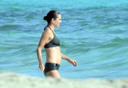 Дженнифер Коннелли (Jennifer Connelly) Seen on the beach in Formentera, 18.08.2016 - 41xHQ E80a8e510997001