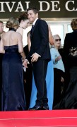 Джейк Джилленхол (Jake Gyllenhaal) 'Zodiac' Premiere & Photocall in Cannes 2007.05.17 - 74xНQ 9b1668512945578