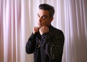 Robbie Williams Portrait by David Moir in Sydney - November 21, 2016