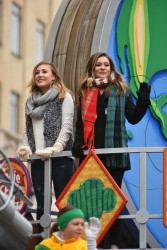 Maddie & Tae - The 90th Macy's Thanksgiving Day Parade, New York, 2016-11-24