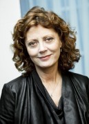 Сьюзен Сарандон (Susan Sarandon) The Lovely Bones press conference (Beverly Hills, 04.12.2009) 4aed6a517191647