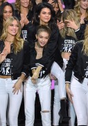 Gigi Hadid & Kendall Jenner - Victoria's Secret Fashion Show photocall, Grand Palais, Paris, 28.11.2016