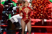 Мэрайя Кэри (Mariah Carey) VH1's Divas Holiday Unsilent Night Concert in New York 02-12-2016 (43xНQ) 27062d518663395