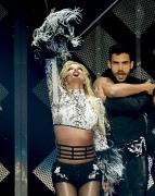 Бритни Спирс (Britney Spears) Performing At 102.7 KIIS FM's Jingle Ball In Los Angeles, 02.12.2016 - 149xHQ 48cee5518666883