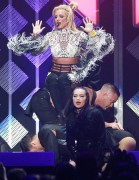 Бритни Спирс (Britney Spears) Performing At 102.7 KIIS FM's Jingle Ball In Los Angeles, 02.12.2016 - 149xHQ B7d112518670066