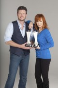 Риба МакИнтайр, Блэйк Шелтон (Reba McEntire, Blake Shelton) 47th Annual ACM Awards Photoshoot 2012 (2xHQ) Bc0691518880264