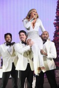 Мэрайя Кэри (Mariah Carey) Christmas Show at Beacon Theatre, 12.05.2016 (29xНQ) 25db3e519187243