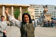 Джеки Чан (Jackie Chan) 06.05.2003 в Берлине показ фильма "Вокруг света за 80 дней" (27xHQ) 251254519261829