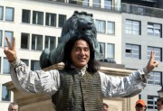 Джеки Чан (Jackie Chan) 06.05.2003 в Берлине показ фильма "Вокруг света за 80 дней" (27xHQ) 994e43519261898