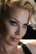 Кайли Миноуг (Kylie Minogue) The Kylie Show Shoot (2xHQ) F31d97519363935