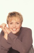 Аманда Таппинг (Amanda Tapping) Dorothy Low photoshoot - 1xHQ 4f6882519384857